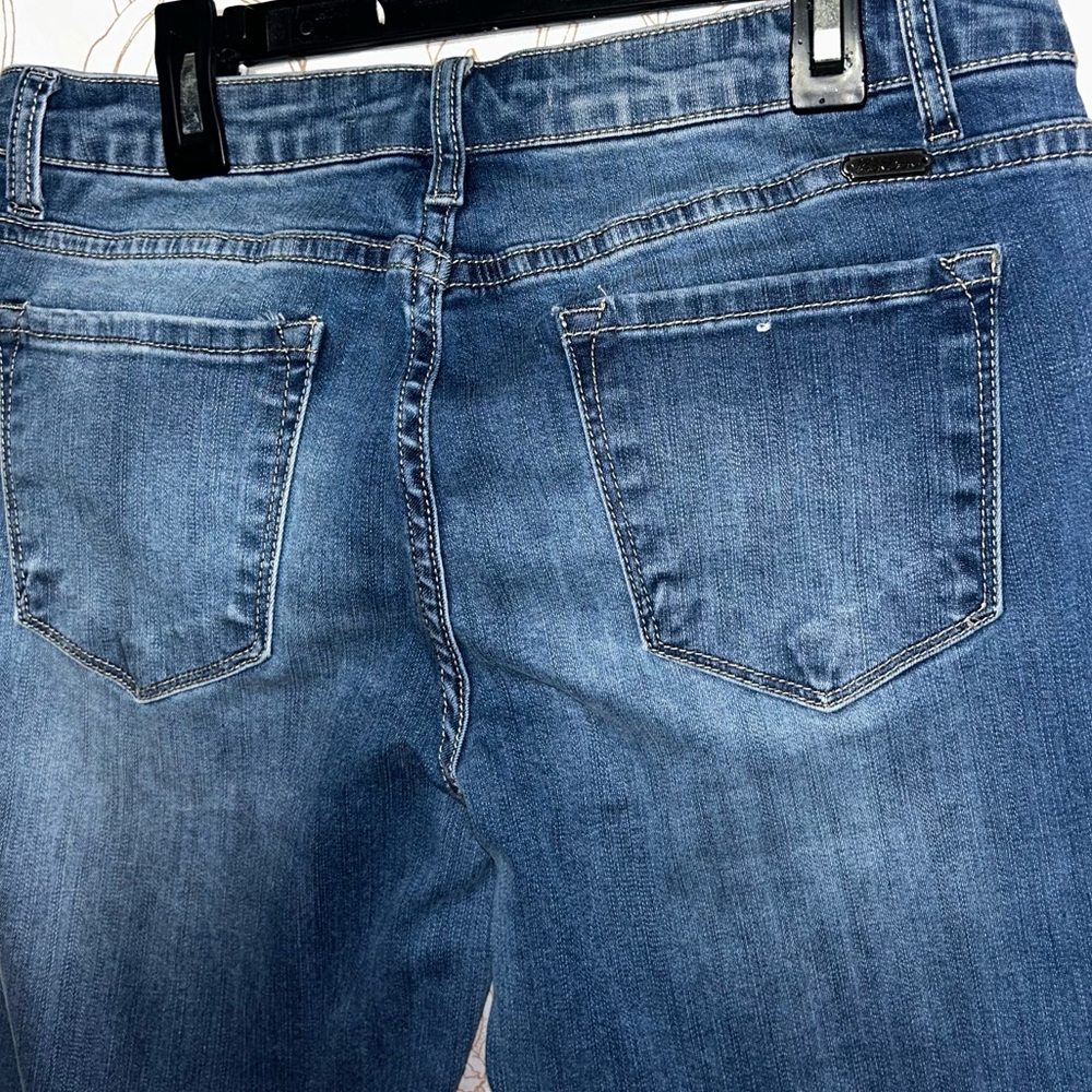 Kancan Estilo distressed medium washed denim jeans size 11 fringe hem Kancan